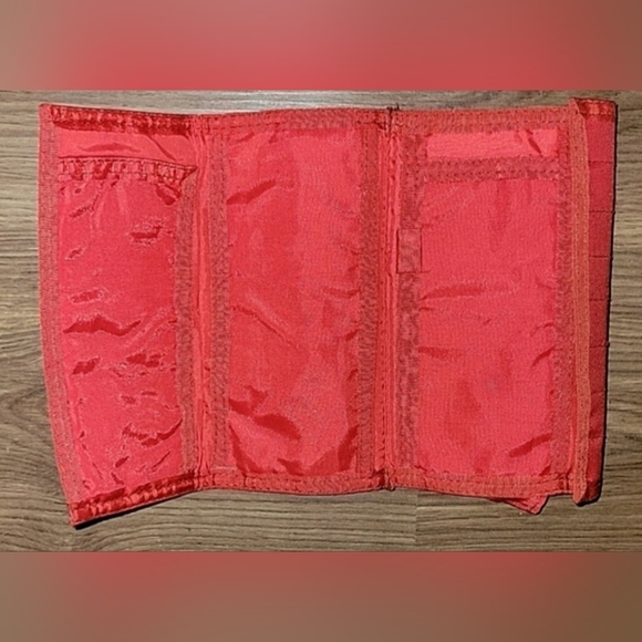 red nylon wallet - Picture 5 of 6